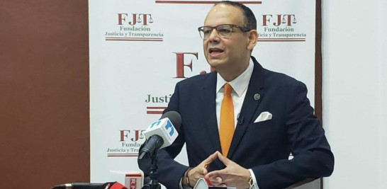 El presidente electo del Colegio de Abogados de la República Dominicana (CARD), Trajano Vidal Pontentini, calificó un atentado al estado de derecho la decisión del Tribunal Superior Electoral (TSE) que ordena la realización de un nuevo cómputo de los votos emitidos en la elección celebrada por el gremio el 2 de diciembre de 2023.