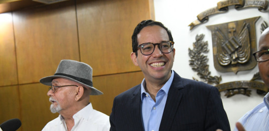 El Partido Revolucionario Moderno (PRM) confirmó que otros 22 partidos llevarán el rostro del actual mandatario Luis Abinader como candidato presidencial de cara a las elecciones presidenciales del próximo mes de mayo.
