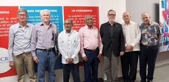 A la conferencia asistieron varias personalidades de apellido Bobadilla, quienes en el transcurso de la misma fueron identificando su parentesco de forma muy espontánea y emotiva.