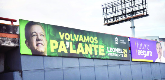 Leonel Fernández tiene 13 vallas en la avenida 27 de Febrero frente a 75 que el presidente Luis Abinader tiene en esa avenida.