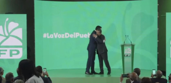 Luego de que fuese retirado de la boleta electoral por una sentencia emitida por el Tribunal Superior Electoral (TSE), Rafael Paz fue invitado este lunes a “La Voz del Pueblo”, donde el candidato presidencial de la Fuerza Pueblo (FP) le manifestó su aprecio públicamente y calificó su caso como injusto.