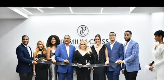 Premium Class Modeling Academy abre sus puertas por la renombrada Modelo Dominicana Mayra Delgado

 Con gran entusiasmo y expectativas, la reconocida modelo dominicana Mayra Delgado anunció el lanzamiento de Premium Class Modeling Academy, una innovadora agencia de modelos que promete revolucionar la industria del modelaje en la República Dominicana.

La fundadora de la academia Mayra Delgado, expresó que, después de años en la industria del modelaje, ha visto la necesidad de crear una formación más completa y accesible para los talentos locales. Asimismo, indicó que Premium Class Modeling Academy no solo preparará a nuestros estudiantes para desfilar en las pasarelas más prestigiosas, sino que también les enseñará a navegar con éxito en una industria en constante evolución.

“Nuestra academia ofrece un enfoque integral que abarca desde técnicas de pasarela y poses hasta desarrollo personal y profesional. Entre los servicios que ofrecemos se encuentran clases de pasarela y postura, oratoria y manejo escénico, foto pose para fotografía editorial y videos comerciales, etiqueta y protocolo, expresión corporal, desarrollo de marca personal, técnicas de casting, estilismo e imagen personal, automaquillaje y cuidado de la piel, responsabilidad social e inteligencia emocional” dijo Delgado.

Además, la academia cuenta con un programa de formación de un año dividido en tres módulos: Nivel Básico, Nivel Medio y Nivel Profesional. Cada uno tiene una duración de cuatro meses y finaliza con una graduación por módulo. Este enfoque progresivo garantiza que nuestras estudiantes reciban una formación completa y detallada, desarrollando sus habilidades de manera continua y estructurada. El horario disponible para el Nivel Básico es los sábados de 9:00 a.m. a 12:30 p.m., y las clases comenzarán el sábado 8 de junio.

*Premium Class Modeling Academy* Está ubicado en la calle Ángel Perdomo No. 5, Gazcue, Santo Domingo, D.N. Puedes comunicarte al teléfono: 829-257-4477 u 809-895-3812 y para inscripciones: admisiones@premiumclassmodelingacademy.com. Puedes seguirnos en nuestras redes sociales como @premiumclassrd.