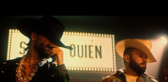 Maluma & Carin Leon - Según Quien (Official Video)  Music:
Apple Music: https://sml.lnk.to/SegunQuien/applemusic
Spotify: https://sml.lnk.to/SegunQuien/spotify
Amazon: https://sml.lnk.to/SegunQuien/amazonmusicstreaming 
YouTube: https://sml.lnk.to/SegunQuien/youtube
iTunes: https://sml.lnk.to/SegunQuien/itunes 
Deezer: https://sml.lnk.to/SegunQuien/deezer
TikTok: https://sml.lnk.to/SegunQuien/tiktokusemysound 
Pandora: https://sml.lnk.to/SegunQuien/pandora  Lyrics:
Ay otro chisme más que te cae
Estoy cansado de este lleva y trae
Aquí si hay amor, pero amor para ti ya no hay  No creas tan importante 
Las cosas ya no son como antes 
Hace mucho que yo ya te olvidé  Ahora disque me vieron gritando tu nombre borracho en un bar no se en donde bebe según quien 
Según Quien  Ahora resulta que vivo el despecho y te tengo guarda en el pecho bebe según quien 
Según quien  Dile al que te está informando 
Que te está mal informado que te informe bien  Ahora tengo un culo inédito 
Que se lleva todos los méritos 
Esta conmigo porque quiere
Tu estaba por la de crédito 
Deja el papelón patético 
Que yo estoy tranquilo en México 
Pa’ esa mierda que tu habla 
Te compre papel higiénico  Te emputaste y dijo aun te lloro 
Ni que fuera monedita de oro
Tan huevón yo que te di mi todo 
Y tú me pusiste lo del toro  Ahora disque me vieron gritando tu nombre borracho en un bar no se en donde bebe según quien 
Según Quien  Ahora resulta que vivo el despecho y te tengo guarda en el pecho bebe según quien 
Según quien  Que te está mal informado que te informe bien  Maluma:
Official Website: https://maluma.online/
Facebook: http://www.facebook.com/MALUMAMUSIK
Twitter: http://www.twitter.com/maluma
Instagram: http://www.instagram.com/maluma  Carin Leon:
Instagram: https://www.instagram.com/carinleonoficial/
Facebook: https://www.facebook.com/carinleonoficial
TikTok: https://www.tiktok.com/@carinleonoficial  #Maluma #CarinLeon #SegúnQuien #DonJuan  Music video by Maluma & Carin Leon performing Según Quien (Official Video). (C) 2023 Sony Music Entertainment US Latin LLC