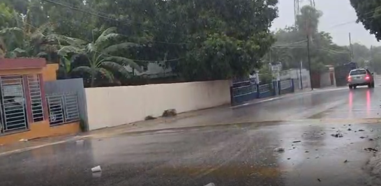 Residentes en el distrito municipal Palmar, en Neyba, manifestaron temor por la magnitud del huracán de categoría 5 que se avecina al Sur del país, por la vulnerabilidad que enfrentan cada vez que ocurren fenómenos atmosféricos.