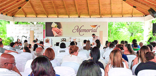 Familiares de padres fallecidos asistieron a la misa.