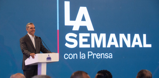 El presidente de la República, Luis Abinader, propuso la tarde de este lunes una reducción del número de los diputados en el territorio nacional de 190 a 137.