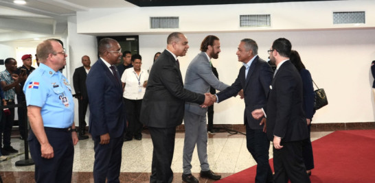 Las autoridades dominicanas ultiman detalles para la investidura del presidente Luis Abinader, que asumirá este viernes su segundo mandato en una ceremonia multitudinaria que se llevará a cabo en el Teatro Nacional y a la que acudirán 14 jefes de Estado y de Gobierno, además de otras autoridades y personalidades.