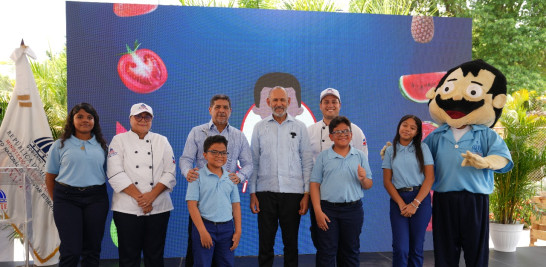 El director de Inabie, Víctor Castro,  encabeza acto  en la escuela escuela Las Malvinas