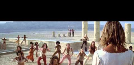 Jesus Christ Superstar è una accattivante rilettura in chiave anticonformista della figura di Cristo, tratta dalla commedia musicale di Tim Rice e Andrew Lloyd Webber e ci racconta la storia delle ultime settimane più significative della vita di Gesù Cristo (Ted Neeley). Girato interamente sulla terra d'Israele, il regista-produttore Norman Jewison ci regala un film originale ed indimenticabile, un "cult movie" per più generazioni e ci propone un insolito modo di attualizzare il Nuovo Testamento, grazie anche ad interpreti eccezionali e ad una superba colonna sonora tra cui "I Don't Know How To Love Him", "Gethsemane" e "Superstar". Nominato ai Golden Globe Awards® per la Migliore Sceneggiatura, Miglior Attore e Migliore Attrice, Jesus Christ Superstar è un classico leggendario che continua ad emozionare intere generazioni.