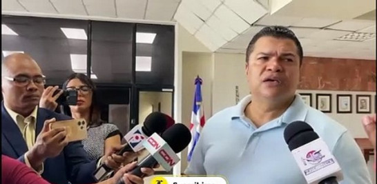 El diputado Tobías Crespo denunció que la Cámara de Cuentas se está “excediendo” en su labor, respecto a las documentaciones solicitadas para la declaración jurada de patrimonio.<br /><br />https://listindiario.com/la-republica/20240915/tobias-crespo-dice-camara-cuentas-excede-requisitos-declaracion-jurada_825696.html