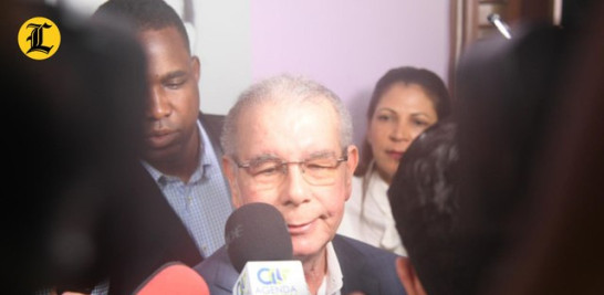 El expresidente Danilo Medina dijo que al presidente Luis Abinader no le quedó otro camino que retirar el proyecto de ley de reforma fiscal por el rechazo masivo y abrumador del pueblo que no resistía que le pusieran a pagar una factura de una pieza en la que no participó. <br /><br />https://listindiario.com/la-republica/20241020/danilo-medina-sobre-abinader-retiro-reforma-fiscal-le-falto-consultar-poblacion_830222.html