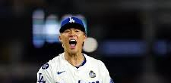 Yoshinobu yamamoto reacciona luego de abanicar a uno de los jugadores Yankees.