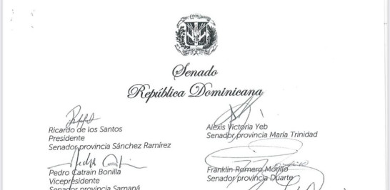 Firma de los senadores