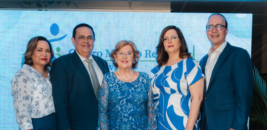 Los hermanos Aguasvivas Soto: Zoraida, Rodolfo, Mónica y Waldo, junto a su madre Yvonne Soto viuda Aguasvivas.