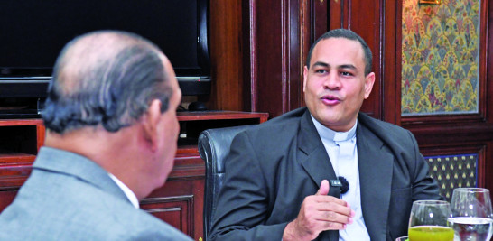 El rector José Luis de la Cruz y el director de Listín Diario, Miguel Franjul.