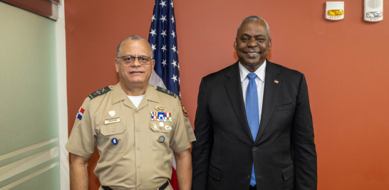 Ministro de Defensa dominicano Carlos Fernández Onofre junto al nuevo comandante del Comando Sur de los Estados Unidos, Alvin Holsey.