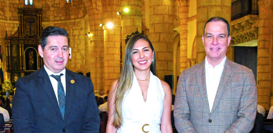 Facundo Erreguerena, Rosa Bastidas y Ney Díaz.