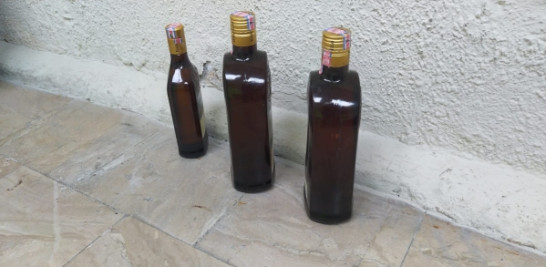 BOTELLAS DE ROMO LLENAS DE COCAÍNA