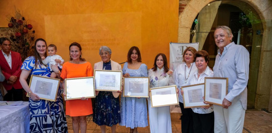 Isabela Egan Reid, Rosanna Rivera, Casilda Reyes, Tania Ramírez, Altagracia Mella Russo, Rosalía Feris, Margarita Paiewonsky y Frank Ferandier Sicard