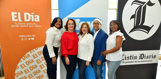 Claribel Borroa, Rita Joaquín, Sayira Gómez, Rafael Almonte y Aracelis Reyes.