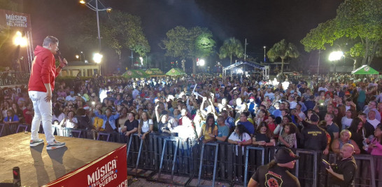 Eddy Herrera fue uno de los atractivos del evento artístico en el Parque Eugenio María de Hostos en Santo Domingo.