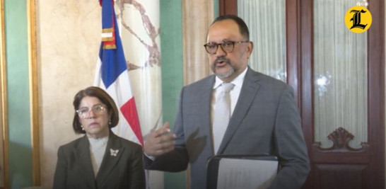 Santo Domingo. – El presidente Luis Abinader encabezó este miércoles la segunda reunión del Consejo Nacional de la Magistratura (CNM), donde se consensuó la versión preliminar del reglamento para la escogencia del nuevo procurador de la República y los procuradores adjuntos, donde dicho texto será puesto en consulta pública a partir de hoy, previo a su aprobación.