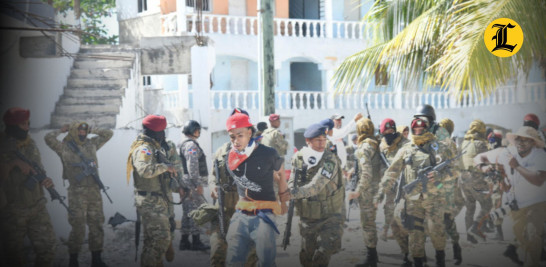 Diego Pesqueira, vocero de la Policía Nacional, explicó que la marcha no tenía permiso para acceder al sector y, por lo tanto, se vieron obligados a intervenir para evitar la entrada a la zona.