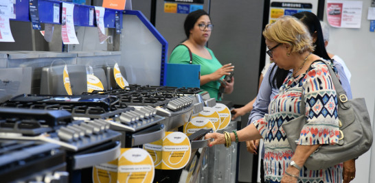 Algunas damas visitaron tiendas con la intención de auto regalarse.