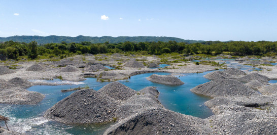 Los depredadores del río dejan charcos peligrosos cuando extraen arena