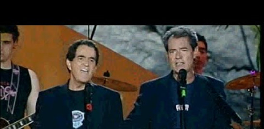 Visita la nueva web del Dúo; www.duodinamico.com

Actuaci'on en Murcia TV en 2004. El Dúo Dinámico canta una de sus canciones bandera, RESISTIRÉ.