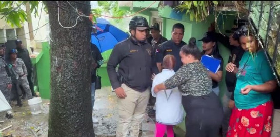 En presencia de dos niños, un hombre mató este viernes a su pareja de 21 años de edad durante un hecho registrado en Guachupita, sector del Distrito Nacional.