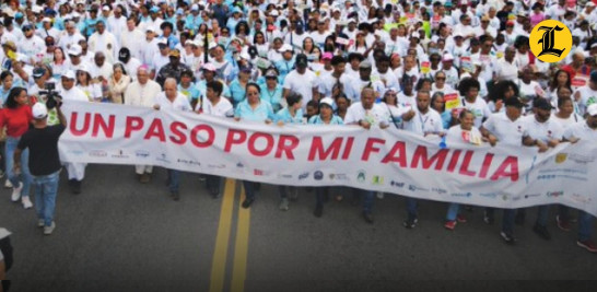 Miles de feligreses caminaron por el amor, la familia y la vida. Unidos por la fe y la Iglesia católica<br /><br />https://listindiario.com/la-republica/20251123/monsenor-carlos-morel-invita-familias-mantener-dios-centro-hogar_883456.html