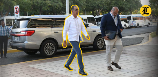 El exdirector del Seguro Nacional de Salud (Senasa), Santiago Hazim, se encuentra este sábado en las instalaciones de la Procuraduría General de la República (PGR).<br /><br />https://listindiario.com/la-republica/justicia/20251206/santiago-hazim-llega-pgr-acompanado-abogado-caso-senasa_885153.html