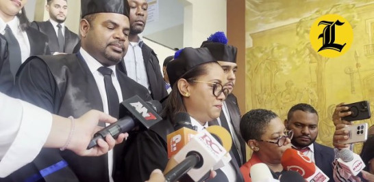 Tras ser aplazada la solicitud de medida de coerción en contra del ex director de Senasa, Santiago Hazim y otros nueve imputados, la magistrada calificó el caso como un “atentado directo a un derecho fundamental de las personas”.<br /><br />https://listindiario.com/la-republica/justicia/20251209/caso-senasa-operacion-mas-grave-corrupcion-afirma-ministerio-publico_885558.html