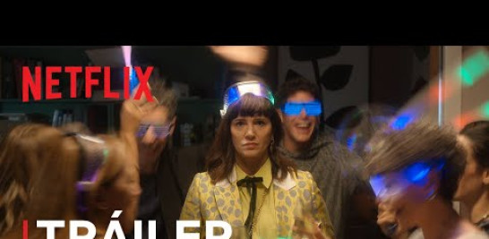 Vicky parece haber alcanzado todos sus sueños: una relación feliz y estable con Matías, y finalmente, su graduación como arquitecta. Sin embargo, sus deseos evolucionan y sus inseguridades comienzan a salir a la luz; ahora Vicky teme perder a Matías mientras debe enfrentarse a su nueva realidad.

Ver en Netflix: https://www.netflix.com/title/81950567

SUSCRÍBETE: https://bit.ly/2W85El8

Acerca de Netflix:
Netflix es uno de los principales servicios de entretenimiento del mundo, con más de 300 millones de membresías de pago en más de 190 países. Nuestros miembros disfrutan de series, películas y juegos en una variedad de géneros e idiomas. Además, pueden reproducir, pausar y reanudar contenido cuando y donde quieran, y pueden cambiar de plan en cualquier momento.

Sigue a Netflix Latinoamérica en:
➡️TWITTER: http://twitter.com/NetflixLAT
➡️INSTAGRAM: http://instagram.com/NetflixLAT
➡️FACEBOOK: http://facebook.com/NetflixLATINO

Envidiosa: Temporada 3 | Tráiler oficial | Netflix
https://www.youtube.com/@NetflixLATAM