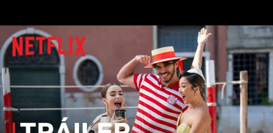Disfruta del desvío… Como Roma, ¡un hogar no se construye en un día! La temporada 5 de «Emily en París» llega a Netflix el 18 de diciembre.

Ve «Emily en París», solo en Netflix: https://www.netflix.com/EmilyInParis

SUSCRÍBETE: https://bit.ly/2W85El8

Acerca de Netflix:
Netflix es uno de los principales servicios de entretenimiento del mundo, con más de 300 millones de membresías de pago en más de 190 países. Nuestros miembros disfrutan de series, películas y juegos en una variedad de géneros e idiomas. Además, pueden reproducir, pausar y reanudar contenido cuando y donde quieran, y pueden cambiar de plan en cualquier momento.

Sigue a Netflix Latinoamérica en:
➡️TWITTER: http://twitter.com/NetflixLAT
➡️INSTAGRAM: http://instagram.com/NetflixLAT
➡️FACEBOOK: http://facebook.com/NetflixLATINO

Emily en París | Tráiler oficial de la temporada 5 | Netflix
https://www.youtube.com/@NetflixLATAM

Emily busca reinventarse en Roma, pero cuando el amor, el trabajo y la lealtad se interponen en su camino, la «dolce vita» se transforma en un caos.