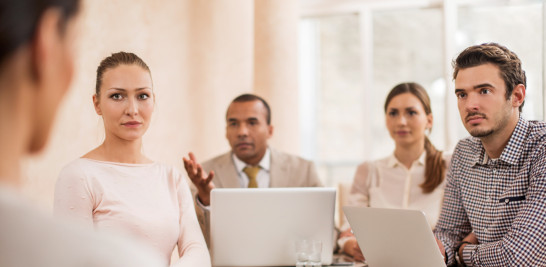 una de las estrategias más efectivas para prevenir la incertidumbre es promover una comunicación transparente