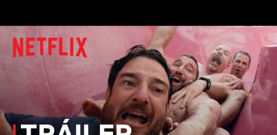 La masculinidad sigue dándoles guerra: entre la paternidad, la fe y las novias creadas con IA, los cuatro amigos buscan un refugio bien masculino en el que sentirse libres.

Los #MachosAlfa van a pasar de deconstruidos a reconstruidos. Entre situationships, copaternidad, nuevas dinámicas familiares y escapadas a Punta Cana que acaban siendo cualquier cosa menos relajantes, descubrirán que compartir techo no es tan fácil como pensaban y que ser un hombre moderno es más complicado que nunca.

La temporada 4 de la serie llega el 9 de enero de 2026, con una quinta temporada ya confirmada que también se estrenará a nivel global en Netflix.

La comedia creada por los hermanos Laura y Alberto Caballero y producida por Contubernio Films, regresa con el elenco principal Fernando Gil (Pedro), María Hervás (Daniela), Raúl Tejón (Raúl), Kira Miró (Luz), Gorka Otxoa (Santi), Paula Gallego (Alex), Fele Martínez (Luis) y Raquel Guerrero (Esther), junto con Marta Hazas (Marimar), Irene Arcos (Paz), Cayetana Cabezas (Blanca) y Paloma Bloyd (Irene).

Ver en Netflix: https://www.netflix.com/title/81923701
SUSCRÍBETE: https://bit.ly/2WLqSZd

Síguenos en nuestras redes sociales:

https://Facebook.com/NetflixEspana
https://Instagram.com/NetflixES
https://Twitter.com/NetflixES

#Machosalfa
#netflixespaña
#seriesnetflix