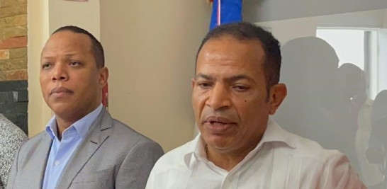 El presidente de la  CNTT, Juan Marte. en foto de archivo, junto al directo del Intrant, Milton Morrison