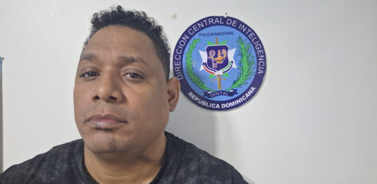 Uno de los detenidos en allanamiento en Santiago