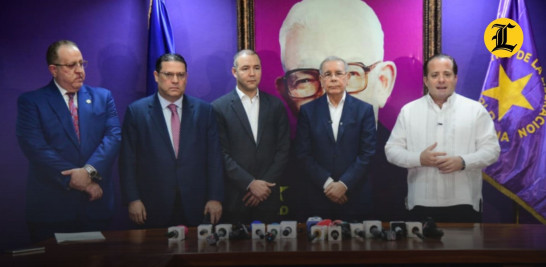 El expresidente exclamó que "tienen esperanzas" en que la situación en el conflicto entre Estados Unidos e Irán mejore para que "todo mejore".<br /><br />https://listindiario.com/la-republica/politica/20260410/danilo-esperara-informe-gobierno-sobre-crisis-medio-oriente_901276.html