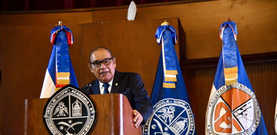 Miguel Franjul, director de Listín Diario, ofrece palabras de bienvenida en foro sobre criminalidad