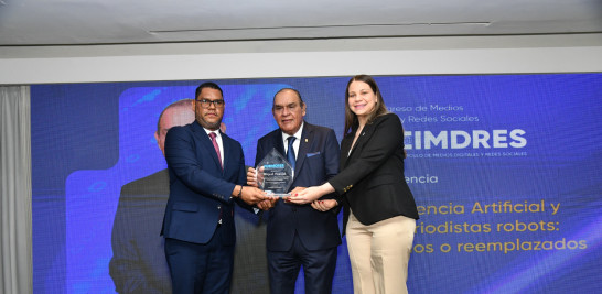 Entregan reconocimiento a Miguel Franjul