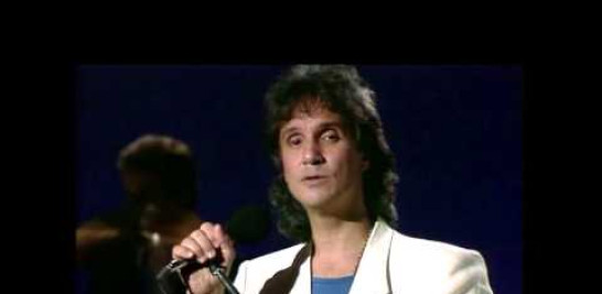 Roberto Carlos canta La Distancia ( A distância ). Vídeo e áudio remasterizado para  HD.