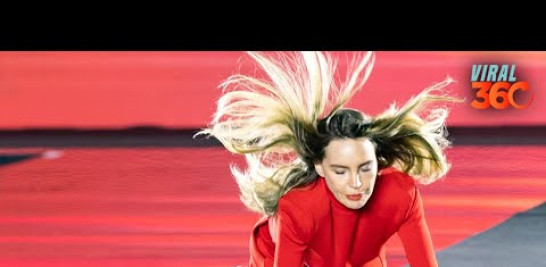 Belinda fue protagonista de un inesperado accidente en la pasarela de L’Oréal París en Place de l’Opéra.
La cantante perdió el equilibrio y cayó en medio del desfile, aparentemente debido a sus elevados tacones.