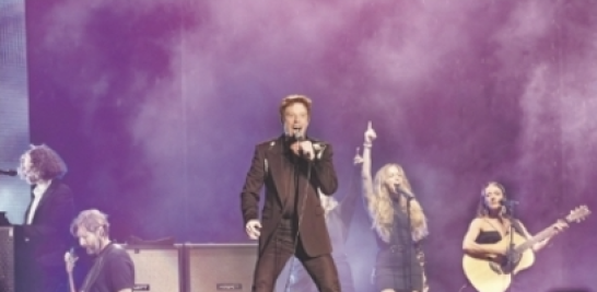 El carisma de toda la banda cautivó al público.