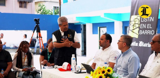 Ponen el oído en Los Alcarrizos durane el primer encuentro para la conviviencia barrial