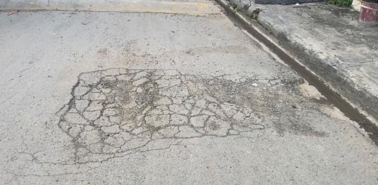 Imagen enviada a este diario por un comunitario de Pimentel de una calle que fue asfaltada por