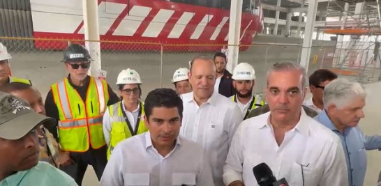 El Poder Ejecutivo fijó este viernes un nuevo plazo para la puesta en marcha del Monorriel de Santiago, asegurando que será en diciembre de este año cuando la gente podrán abordar los trenes bajo la modalidad de “prueba de marcha en blanco”.<br /><br />El anuncio se produce en medio de altas expectativas locales y un historial de reprogramaciones en el calendario de entrega de esta megaestructura ferroviaria, llamada a transformar el transporte en la capital del Cibao.