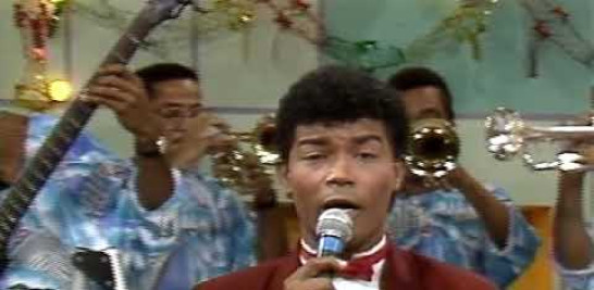 Juanchy Vasquez El Galeno Y Su Orquesta En El Show Del Mediodia Republica Dominicana 1987 Juanchy Interpretando El Tema Penelope